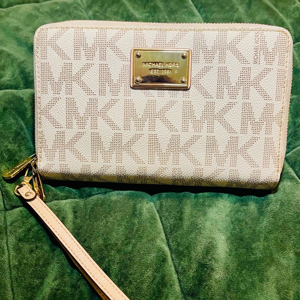 *RARE* Michael Kors Beige Monogram Wristlet Large Phone Clutch